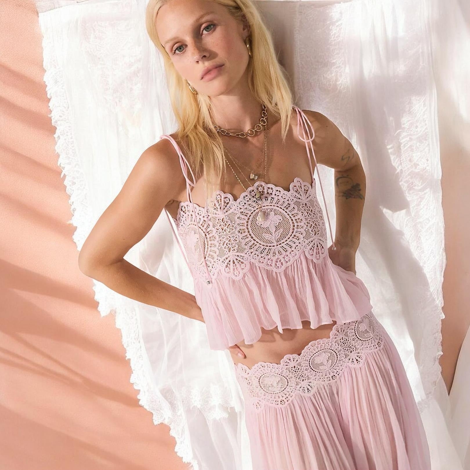 Conjunto Sevilla — Camisola de Encaje